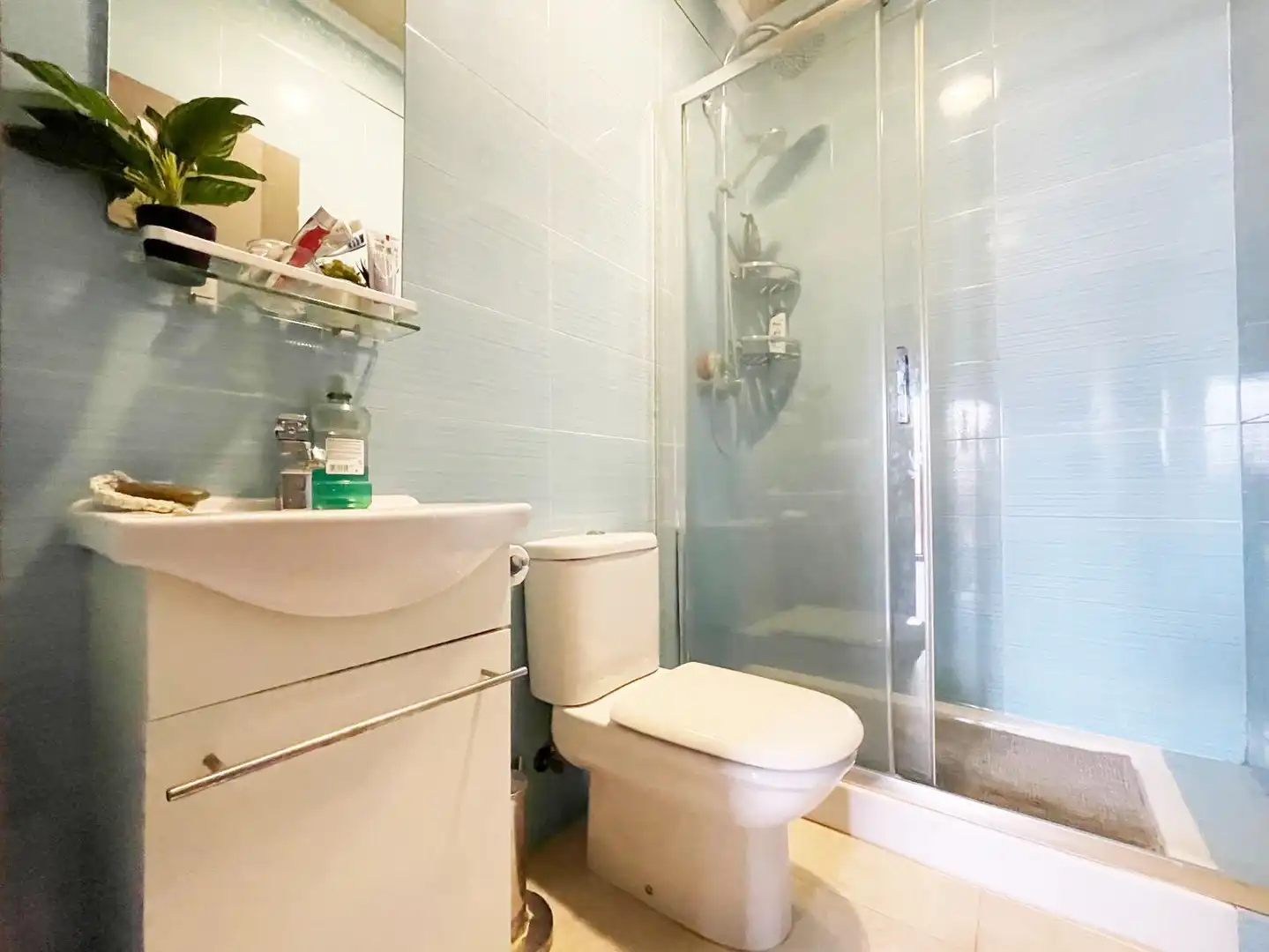 Badezimmer von Wohnung zum Verkauf in Colmenar mit Klimaanlage, Heizung und Terrasse