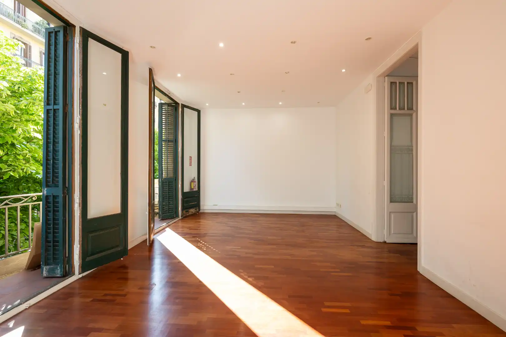 Wohnung zum Verkauf in Barcelona mit Klimaanlage, Heizung und Parkett