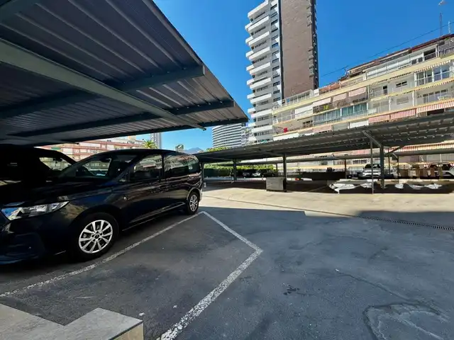 Aparcament de Apartament de lloguer en Benidorm amb Aire condicionat, Terrassa i Moblat