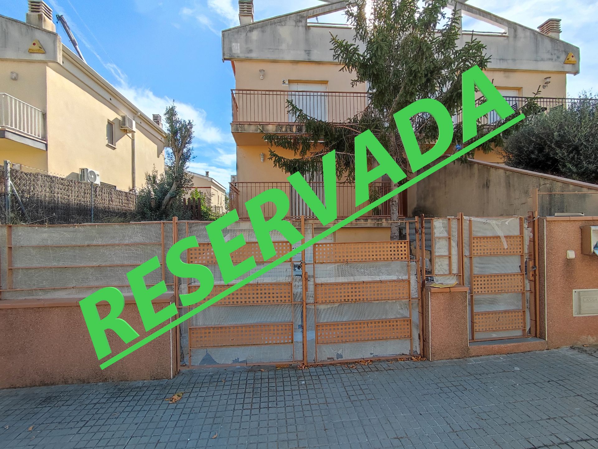 Vista exterior de Casa adosada en venda en Puigdàlber amb Jardí privat, Terrassa i Traster