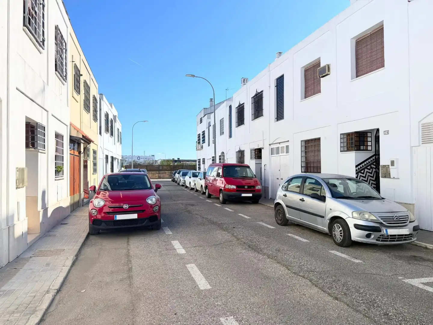 Vista exterior de Casa adosada en venta en Sevilla con Aire acondicionado, Calefacción y Jardín privado
