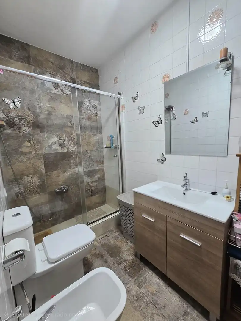 Bany de Pis en venda en Torremolinos amb Jardí privat, Terrassa i Piscina comunitària