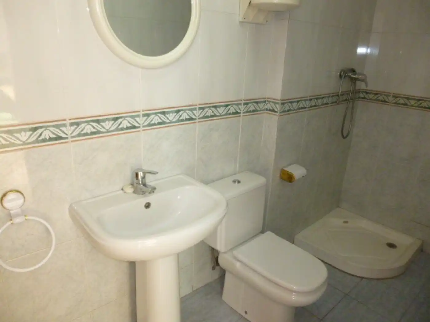 Baño de Local de alquiler en Valencia con Aire acondicionado