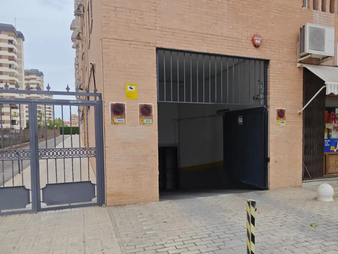 Aparcament de Dúplex en venda en Alicante / Alacant amb Aire condicionat, Terrassa i Traster
