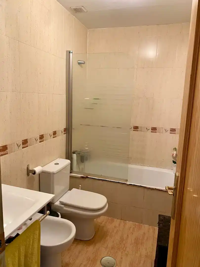 Bany de Pis en venda en Las Gabias amb Aire condicionat