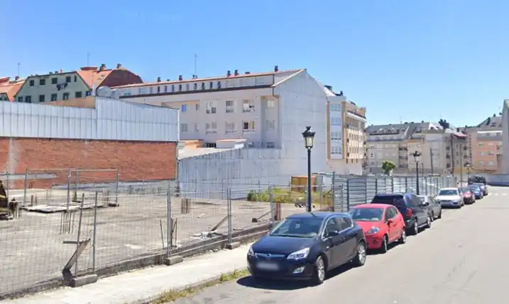 Parkplatz von Gebäude zum Verkauf in Negreira