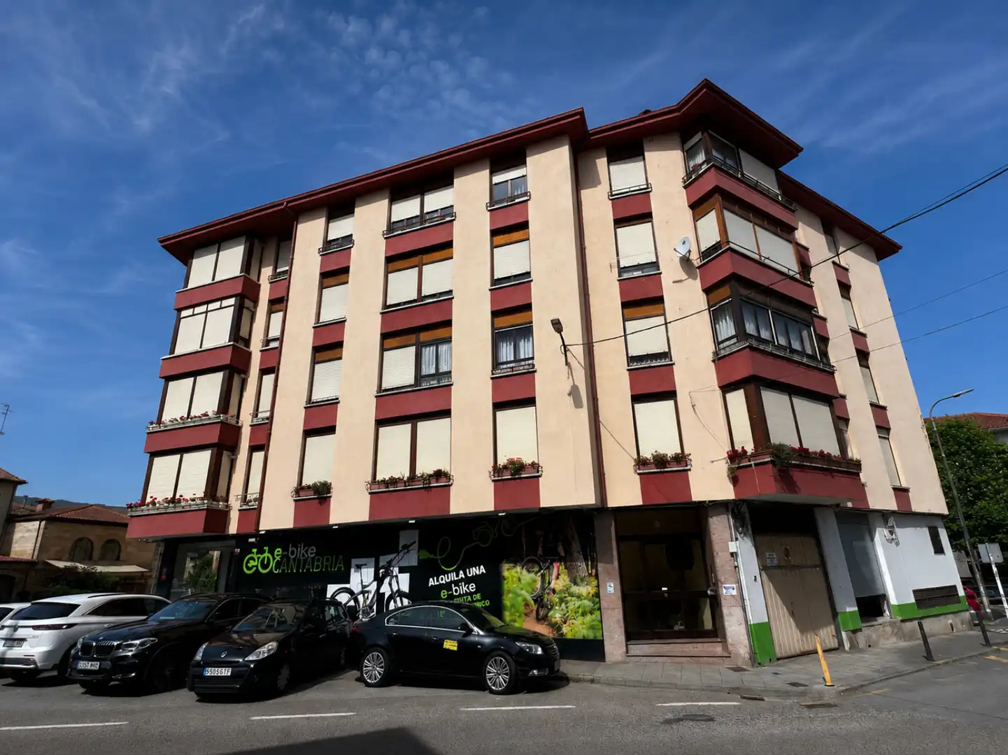 Außenansicht von Wohnung zum Verkauf in Cabezón de la Sal mit Heizung, Parkett und Möbliert