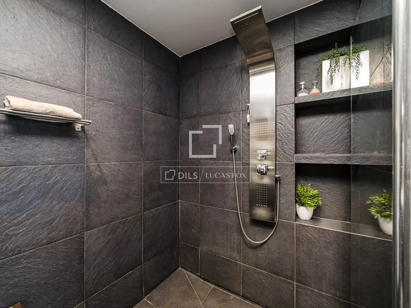 Bathroom of Attic for sale in Madrid  with Air Conditioner, Heating and Terrace