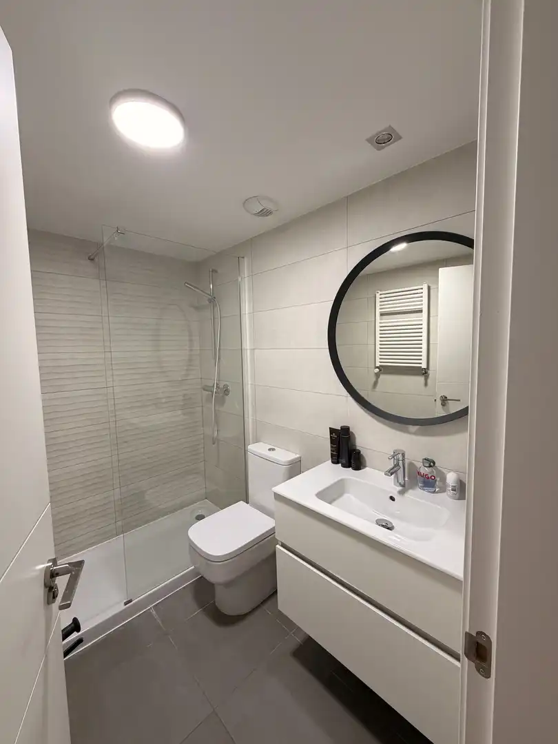 Bathroom of Flat for sale in  Valencia Capital  with Air Conditioner, Terrace and Swimming Pool
