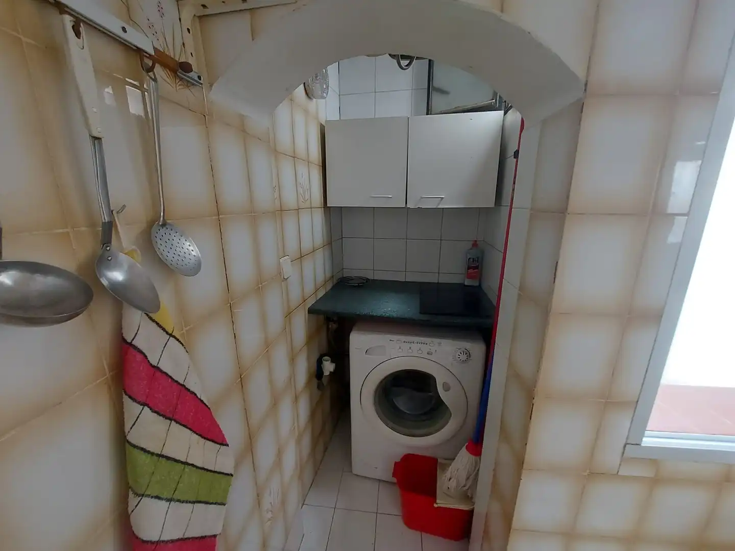 Cuina de Estudi de lloguer en Madrid amb Moblat i Rentadora