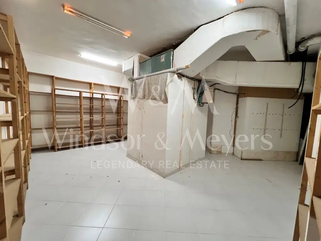 Local en venta en Santa Eulària des Riu con Aire acondicionado