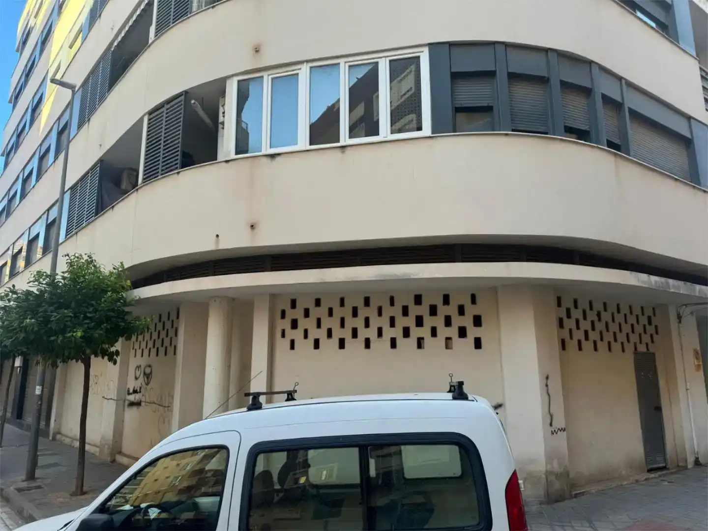 Vista exterior de Local en venda en Dénia