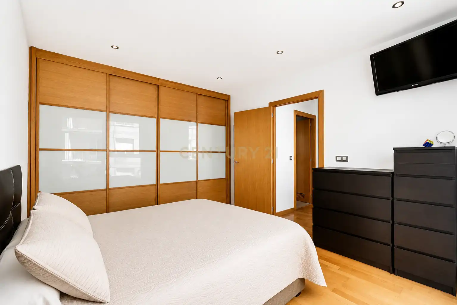 Habitación de Dúplex en venta en Irun  con Trastero, Horno y Lavadora