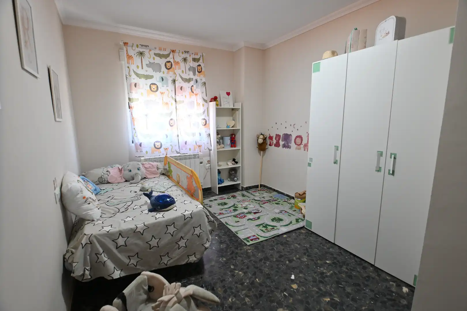 Habitación de Casa adosada en venta en Las Gabias con Aire acondicionado, Trastero y Balcón