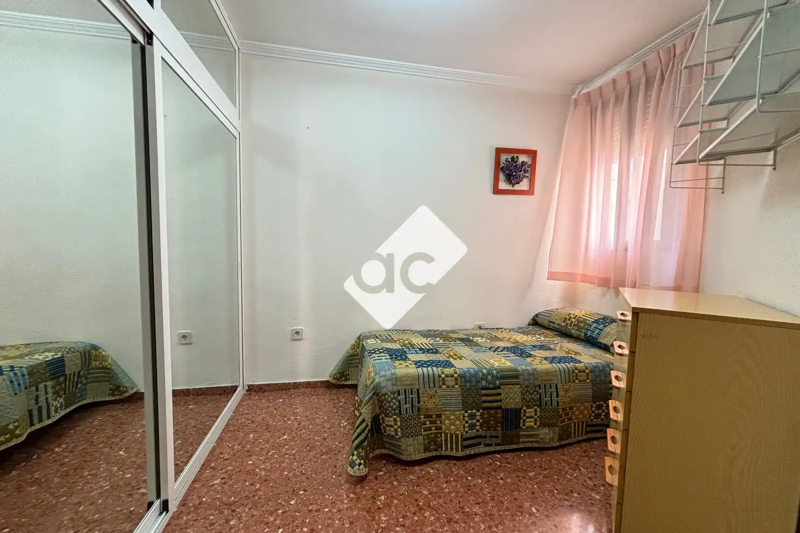 Schlafzimmer von Wohnungen zur Miete in Valencia mit Heizung, Möbliert und Ofen