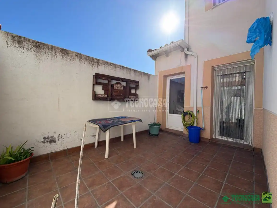 Terrassa de Casa adosada en venda en Barajas de Melo amb Calefacció, Moblat i Piscina comunitària