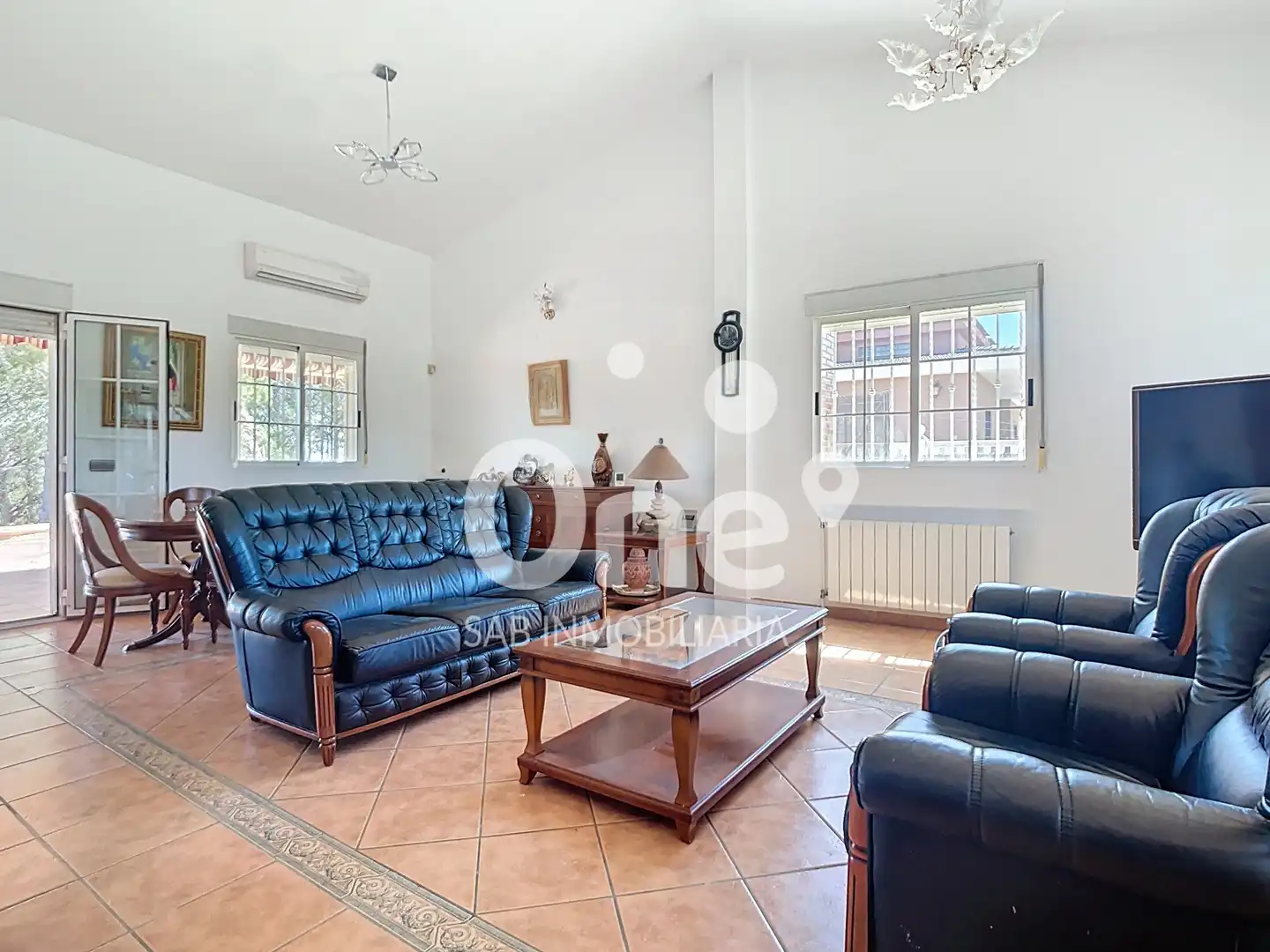 Sala d'estar de Casa o xalet en venda en Chiva amb Aire condicionat, Calefacció i Jardí privat