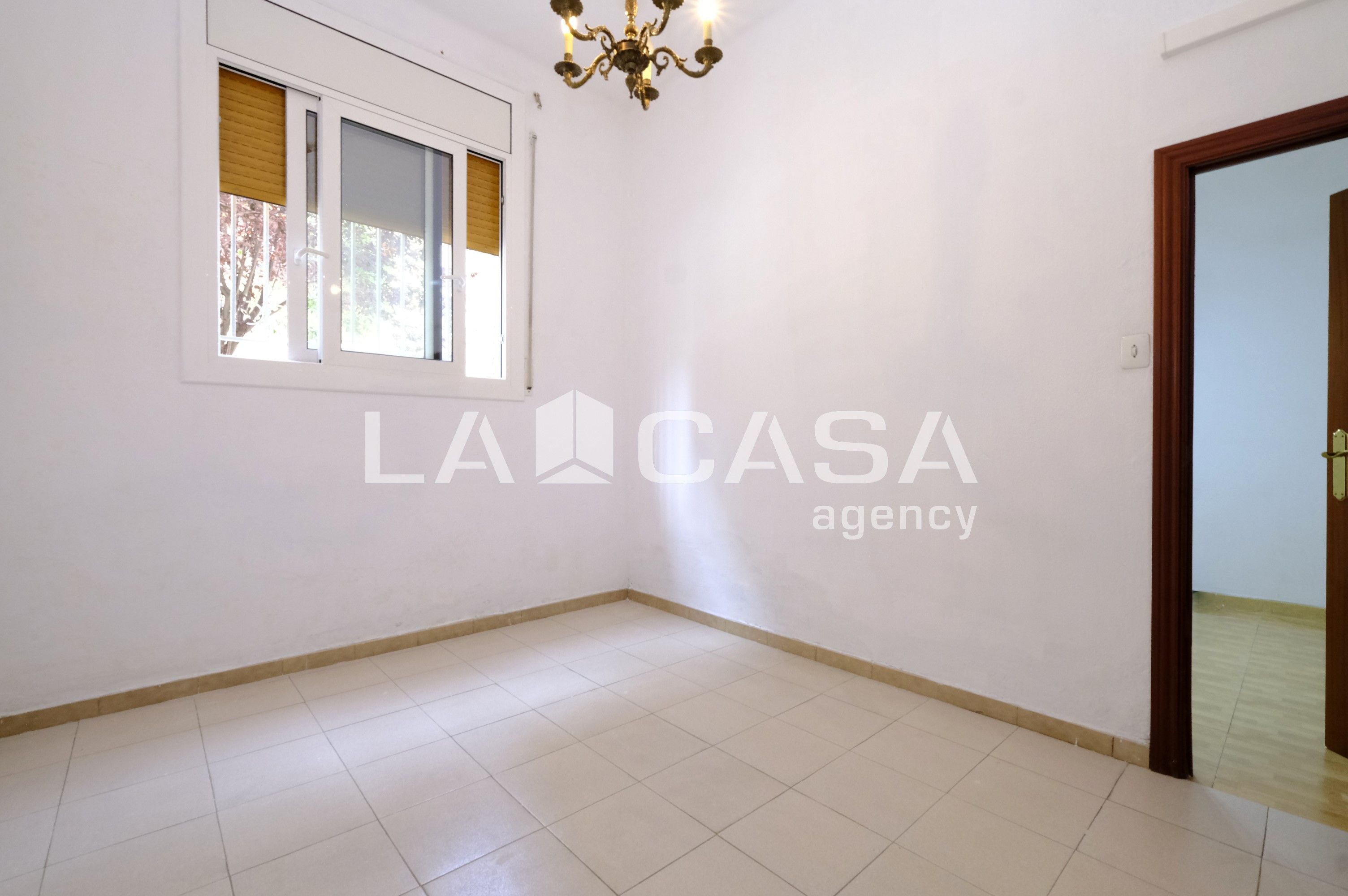 Planta baja for sale in  Barcelona Capital  with Heating