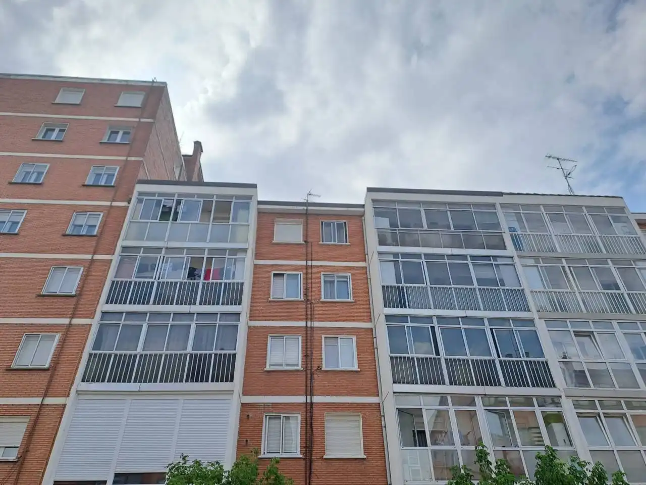 Vista exterior de Piso en venta en Burgos con Calefacción, Parquet y Terraza