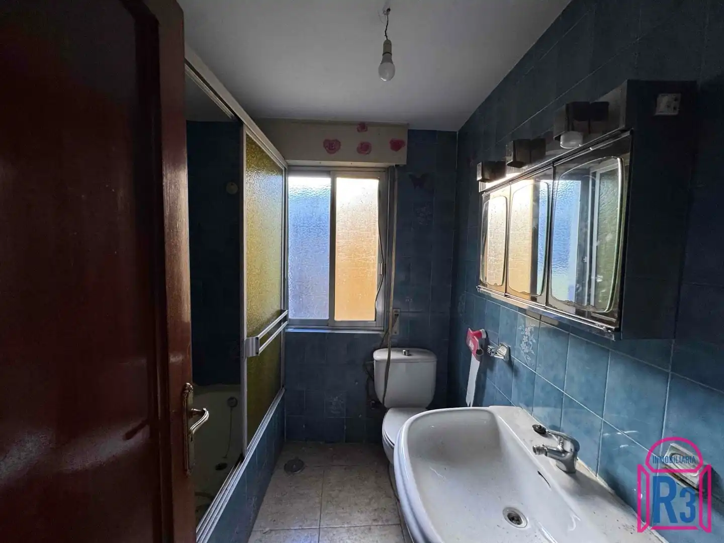 Bathroom of Buildings for sale in San Andrés del Rabanedo