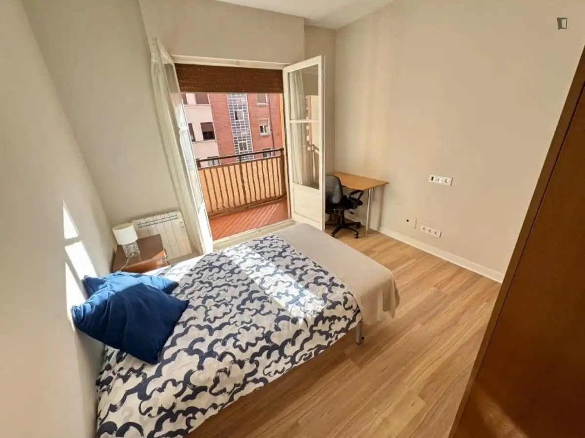 Room in Bilbao , Bizkaia