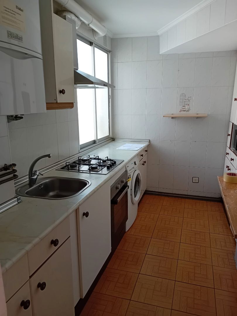 Cocina de Piso de alquiler en  Zaragoza Capital con Calefacción, Horno y Lavadora