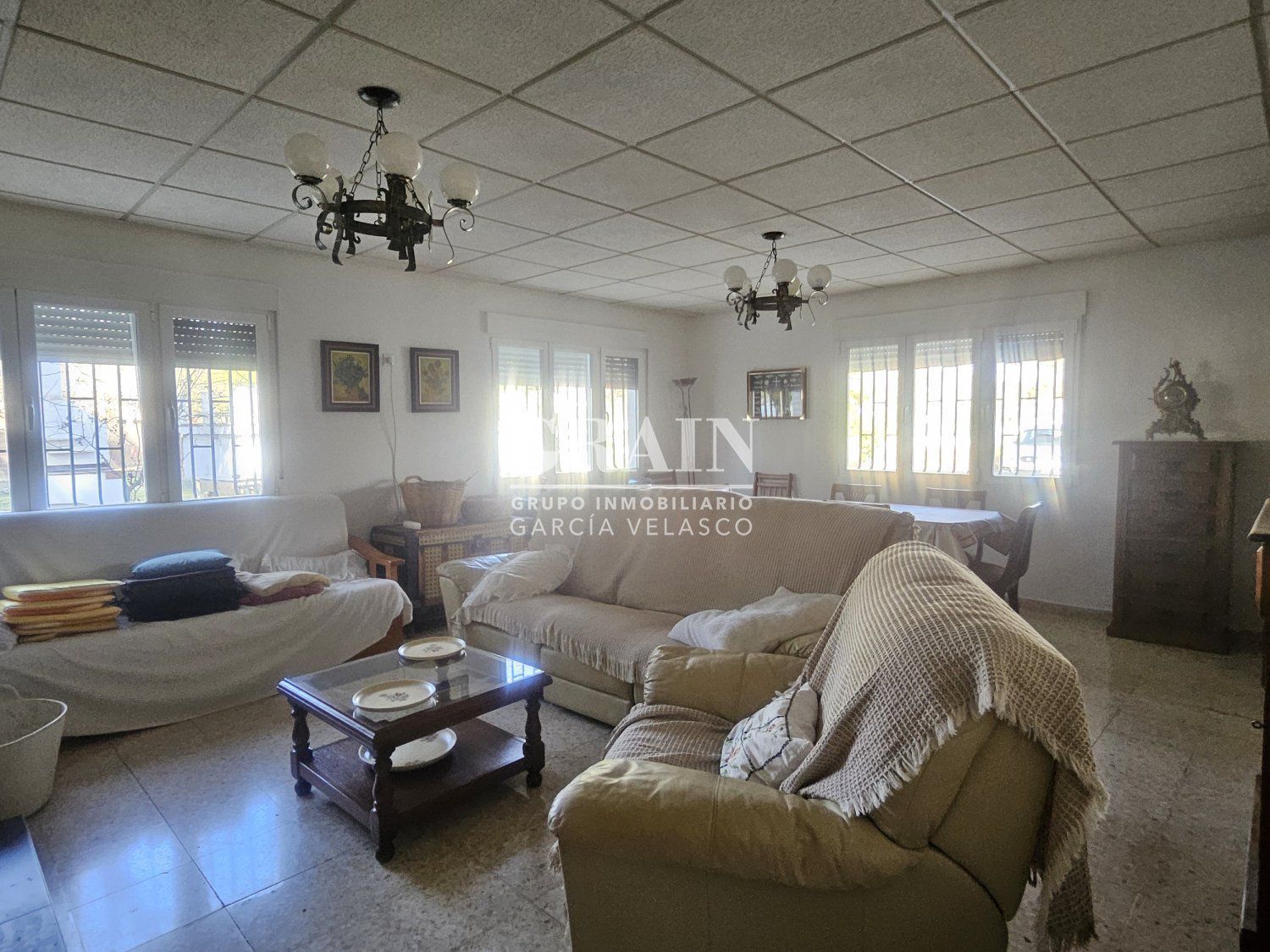 Sala d'estar de Casa o xalet en venda en  Albacete Capital amb Aire condicionat, Jardí privat i Terrassa