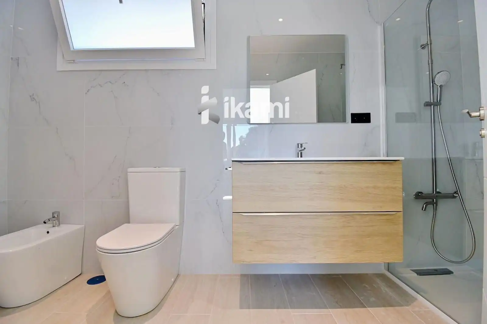 Bathroom of Houses for sale in Chiloeches  with Air Conditioner and Alarm