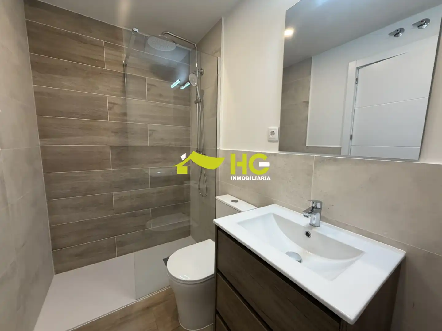 Bany de Apartament de lloguer en Villaviciosa de Odón amb Aire condicionat, Calefacció i Parquet