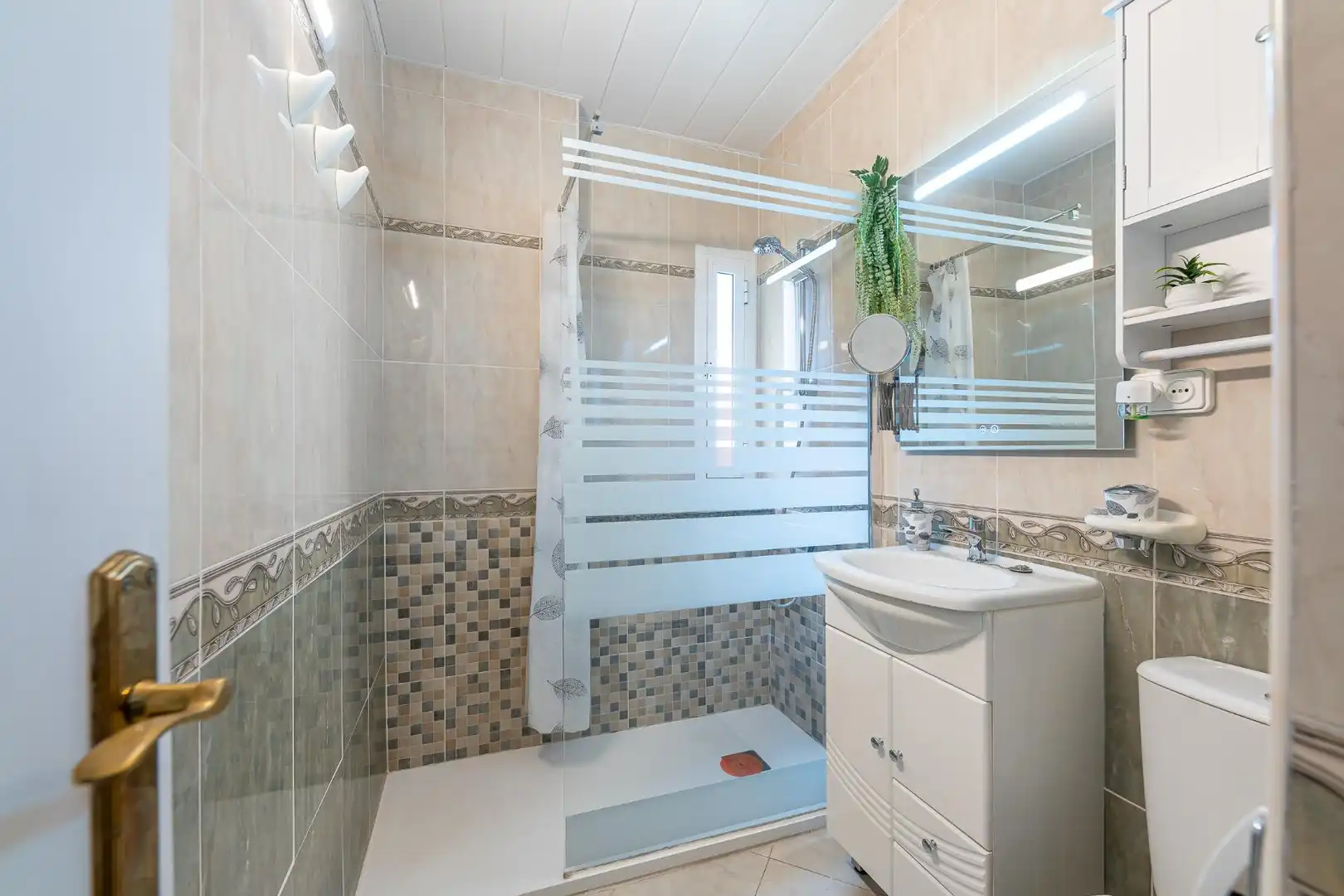 Badezimmer von Wohnungen zur Miete in Benalmádena mit Klimaanlage, Heizung und Privatgarten