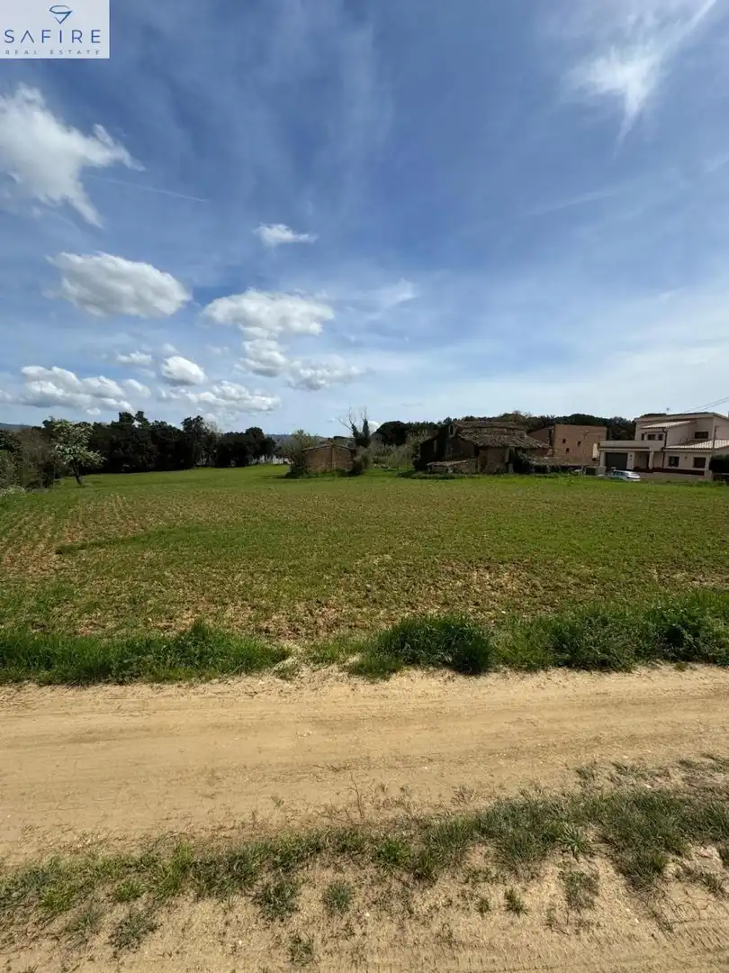 Finca rústica en venda en Aiguaviva amb Traster
