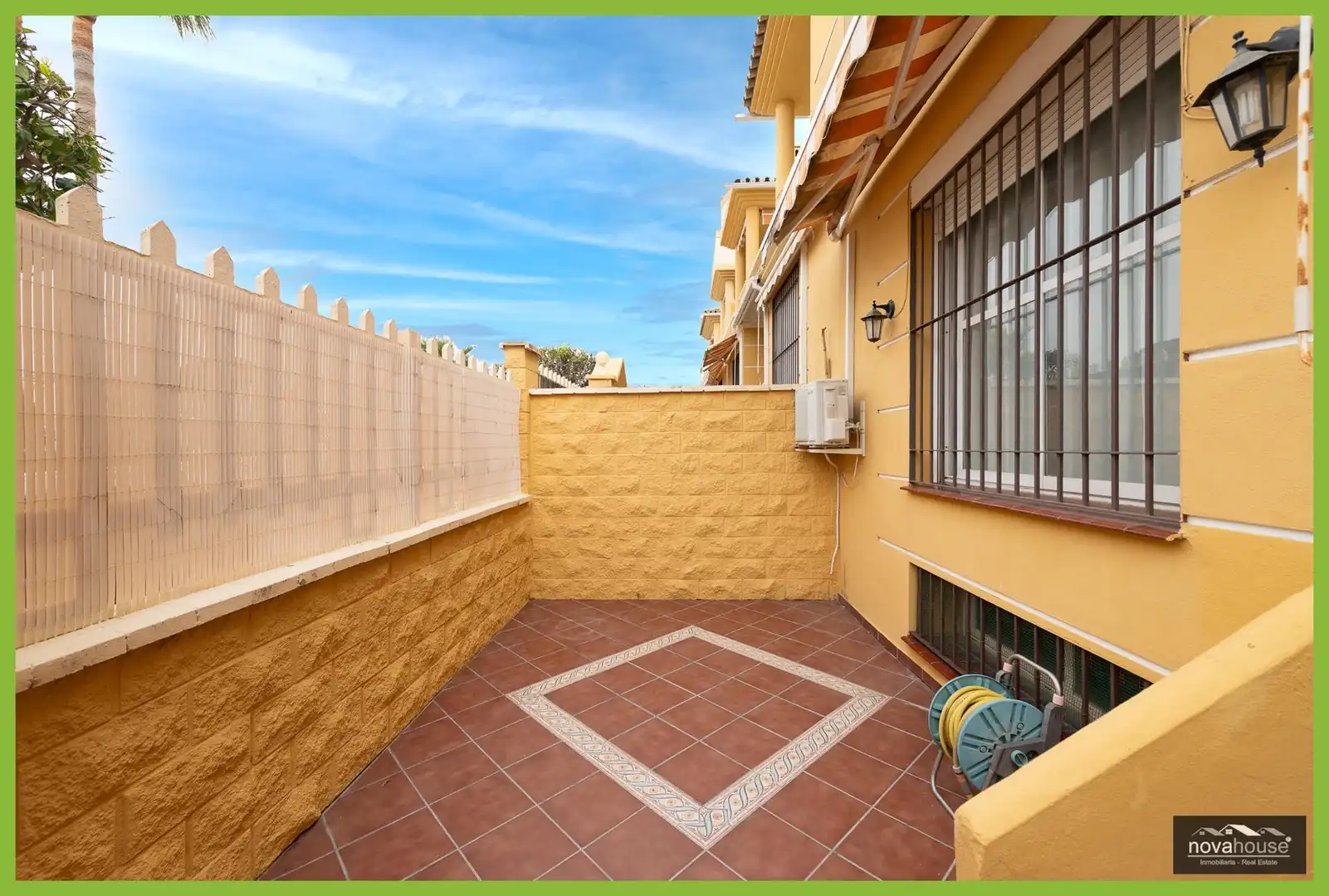 Casa adosada en venta en Calle Albon, Torre de Benagalbón