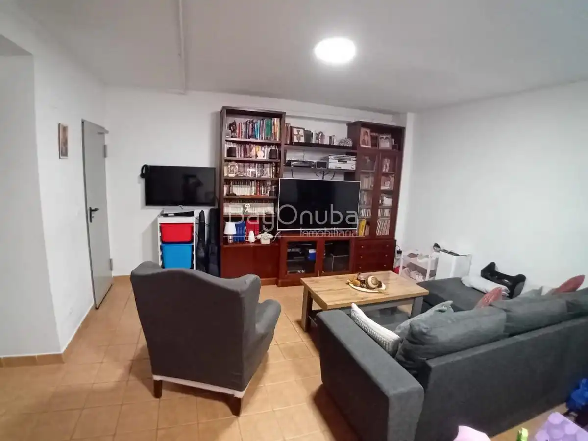 Sala de estar de Casa adosada en venta en Huelva con Trastero y Piscina