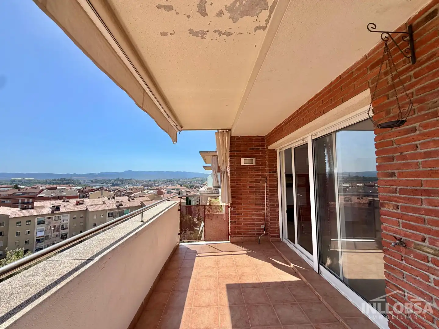 Exterior view of Attic for rent in Manresa  with Air Conditioner, Heating and Terrace