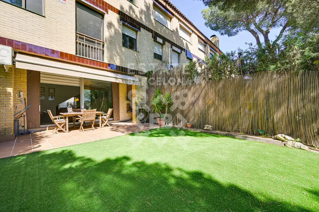 Garten von Einfamilien-Reihenhaus zum Verkauf in Mataró mit Klimaanlage, Heizung und Terrasse