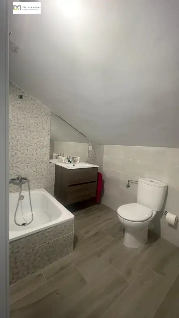 Baño de Dúplex en venta en León Capital  con Calefacción y Parquet