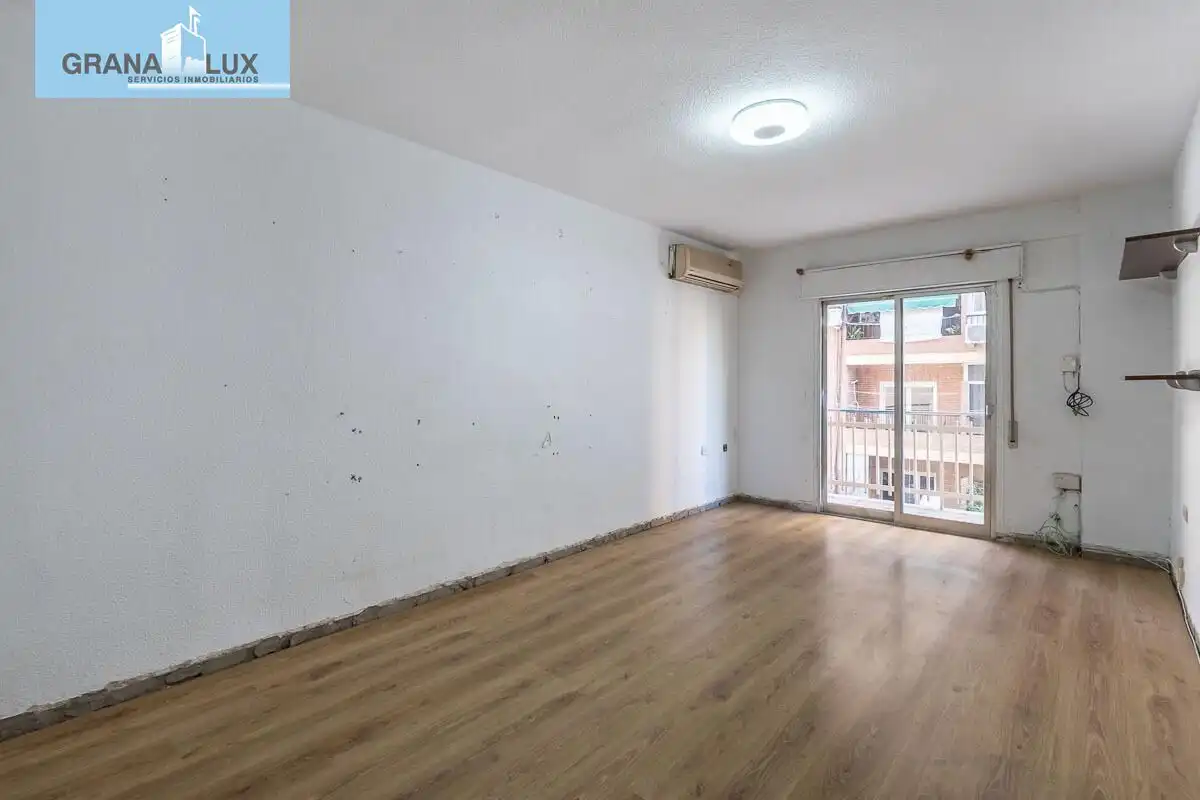 Piso con ascensor en venta en Calle Reina Mora, imagen 2