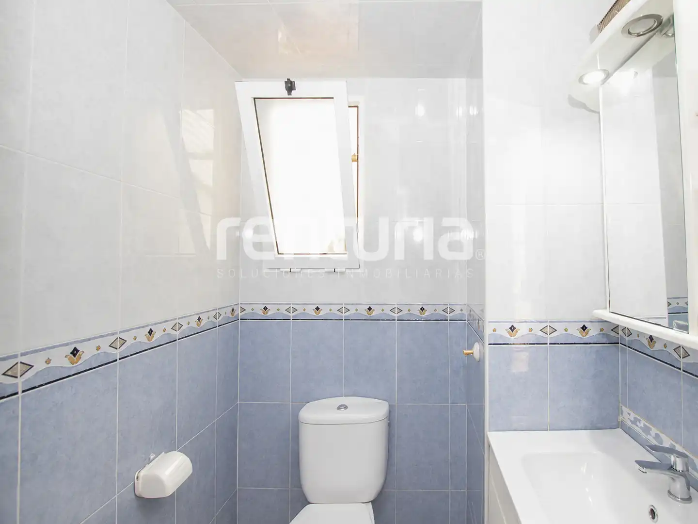 Baño de Piso en venta en Valencia con Terraza, Trastero y Horno