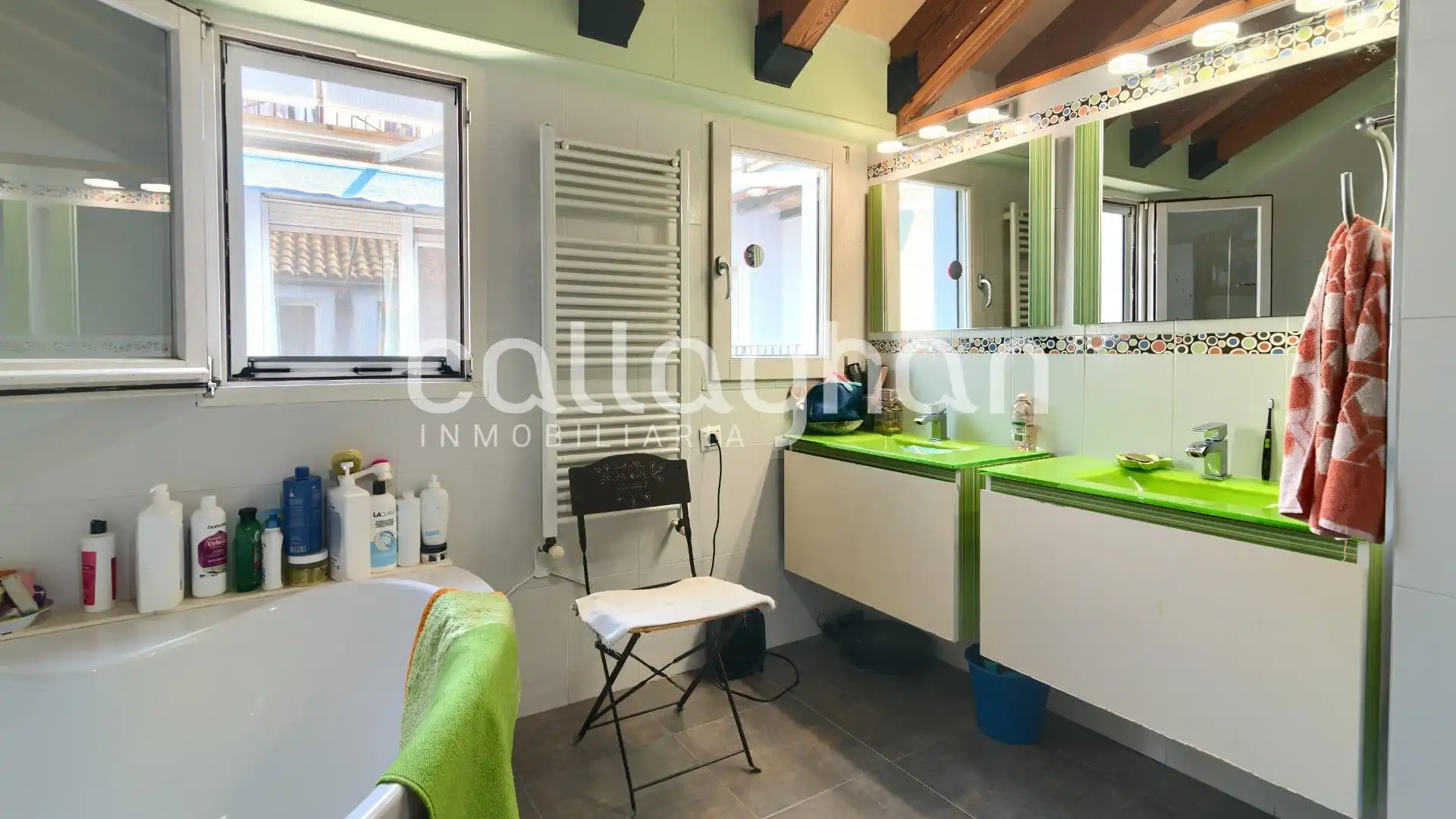 Bathroom of Detached homes for sale in Alzira  with Air Conditioner, Heating and Terrace