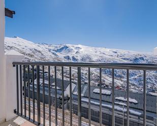 Vista exterior de Casa adosada en venda en Sierra Nevada amb Calefacció i Terrassa