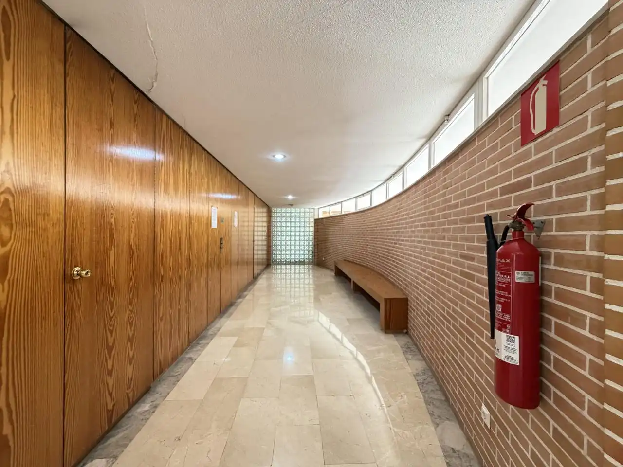 Wohnung zum Verkauf in Alicante / Alacant mit Klimaanlage, Privatgarten und Terrasse