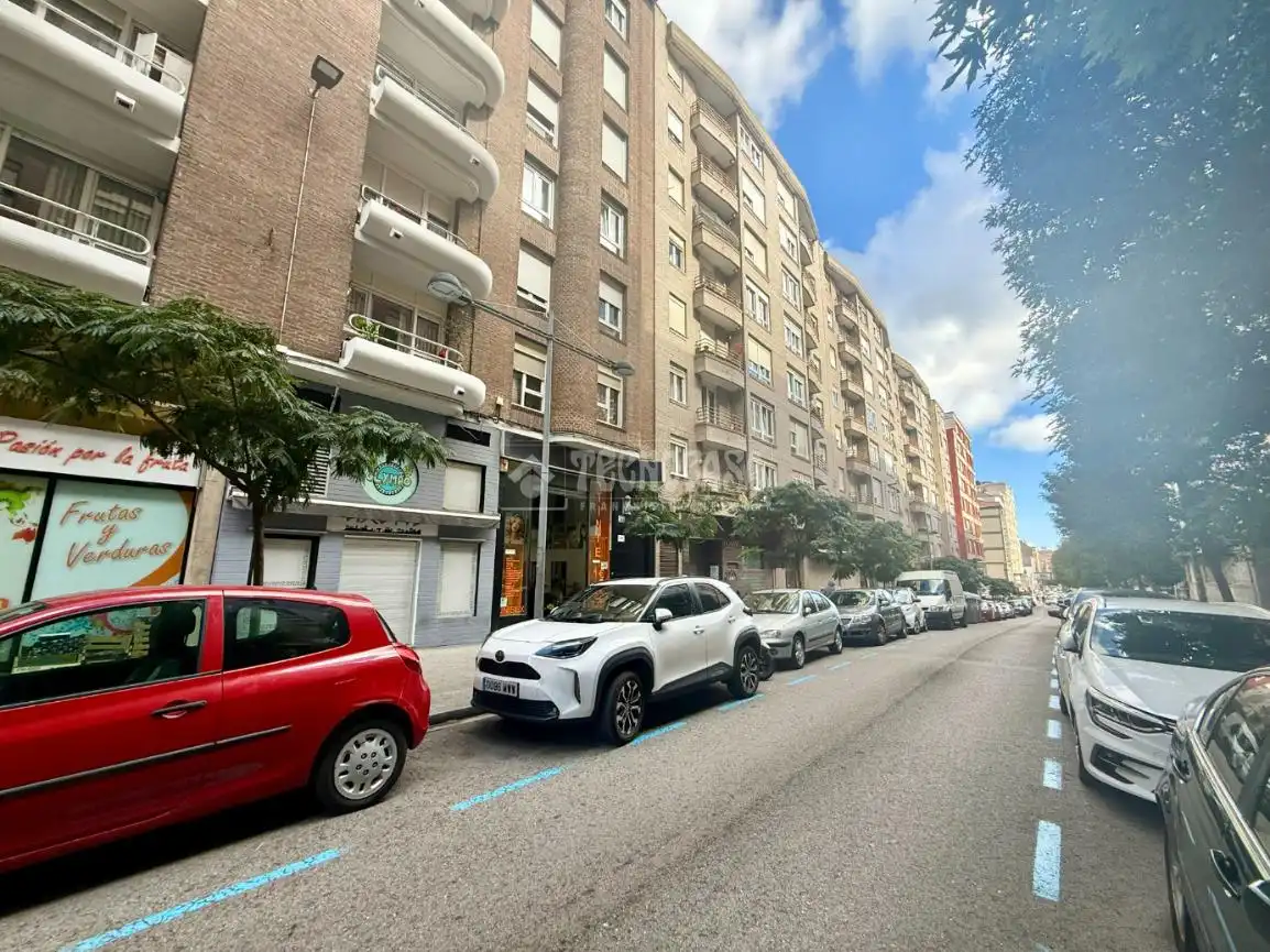 Vista exterior de Piso en venta en Santander