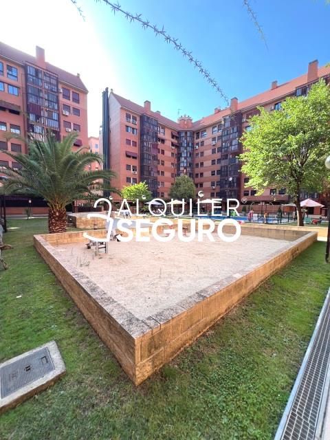 Exterior view of Flat to rent in  Madrid Capital  with Heating, Terrace and Swimming Pool