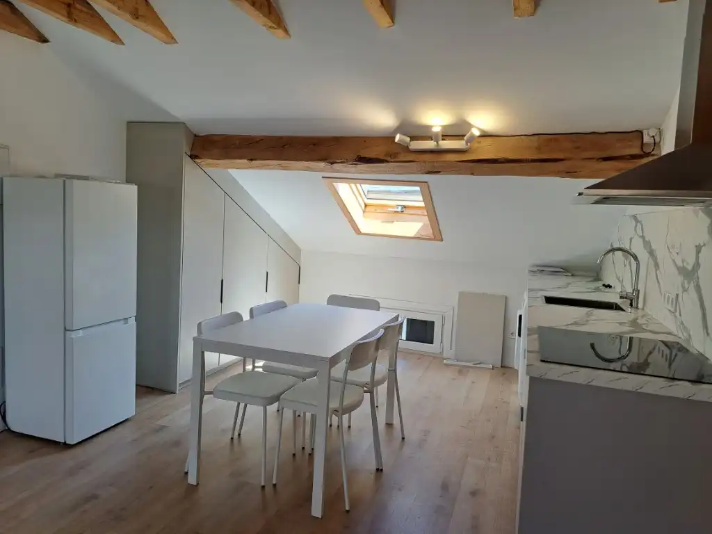 Cuina de Àtic de lloguer en Osséja amb Calefacció, Parquet i Traster