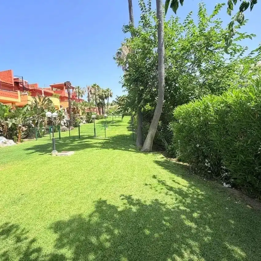 Jardín de Ático en venta en Marbella con Aire acondicionado, Calefacción y Jardín privado