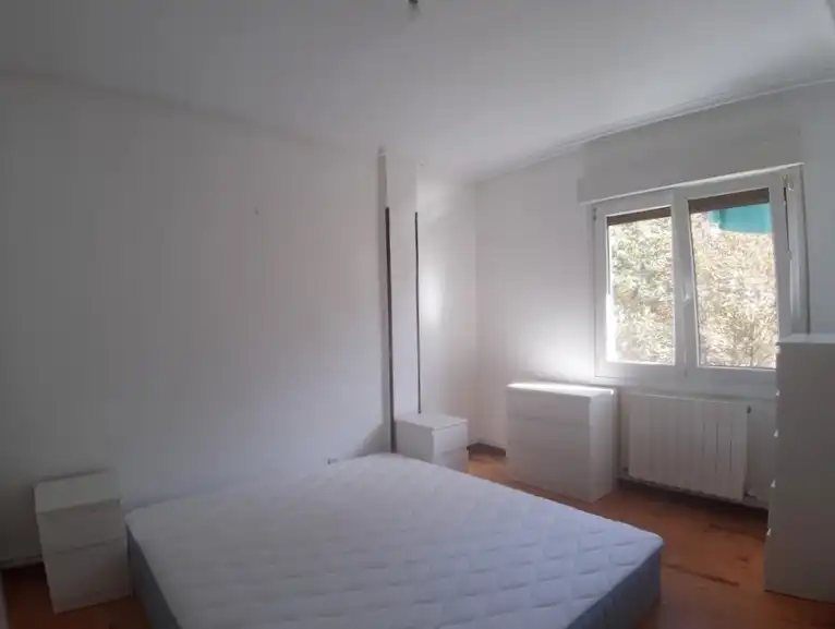 Bedroom of Flat for rent in Deusto