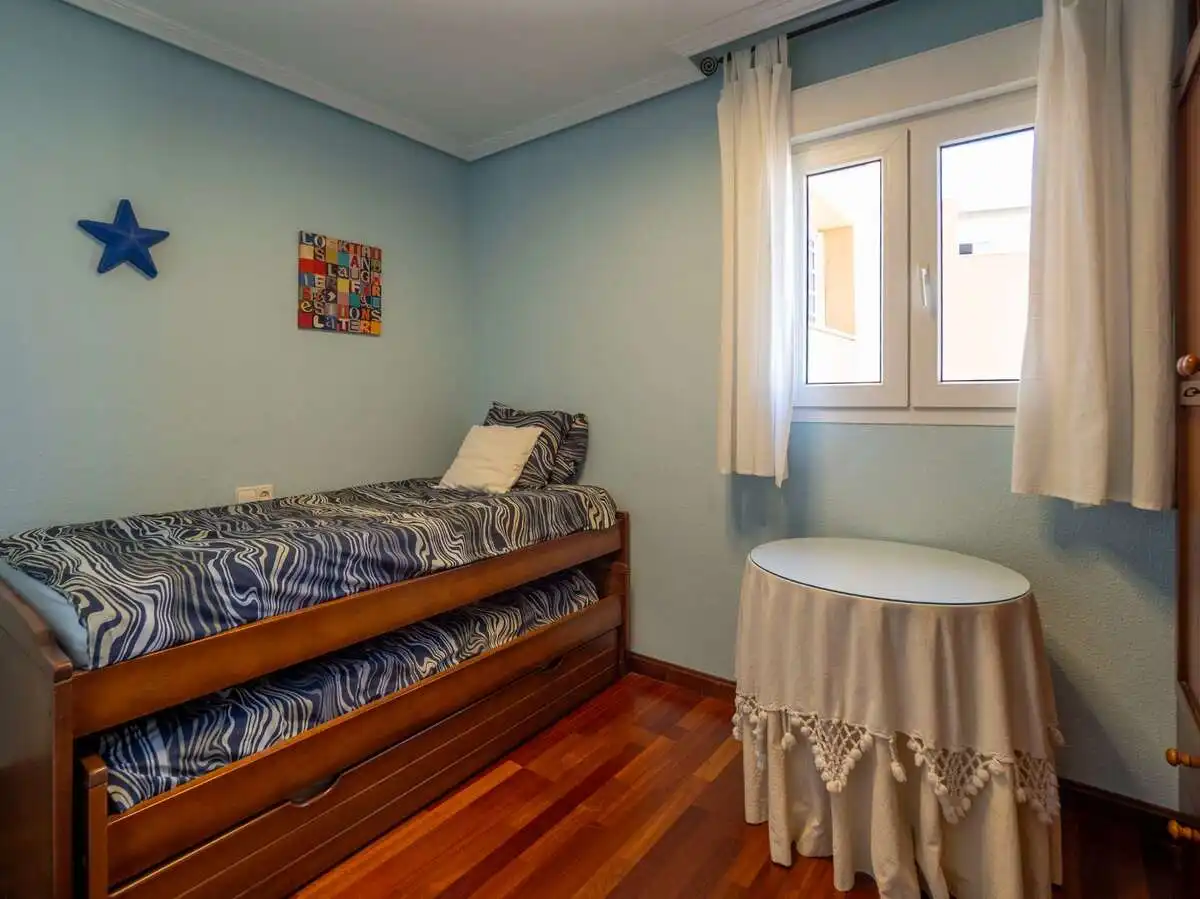Schlafzimmer von Wohnung zur Miete in Roquetas de Mar mit Klimaanlage, Terrasse und Möbliert