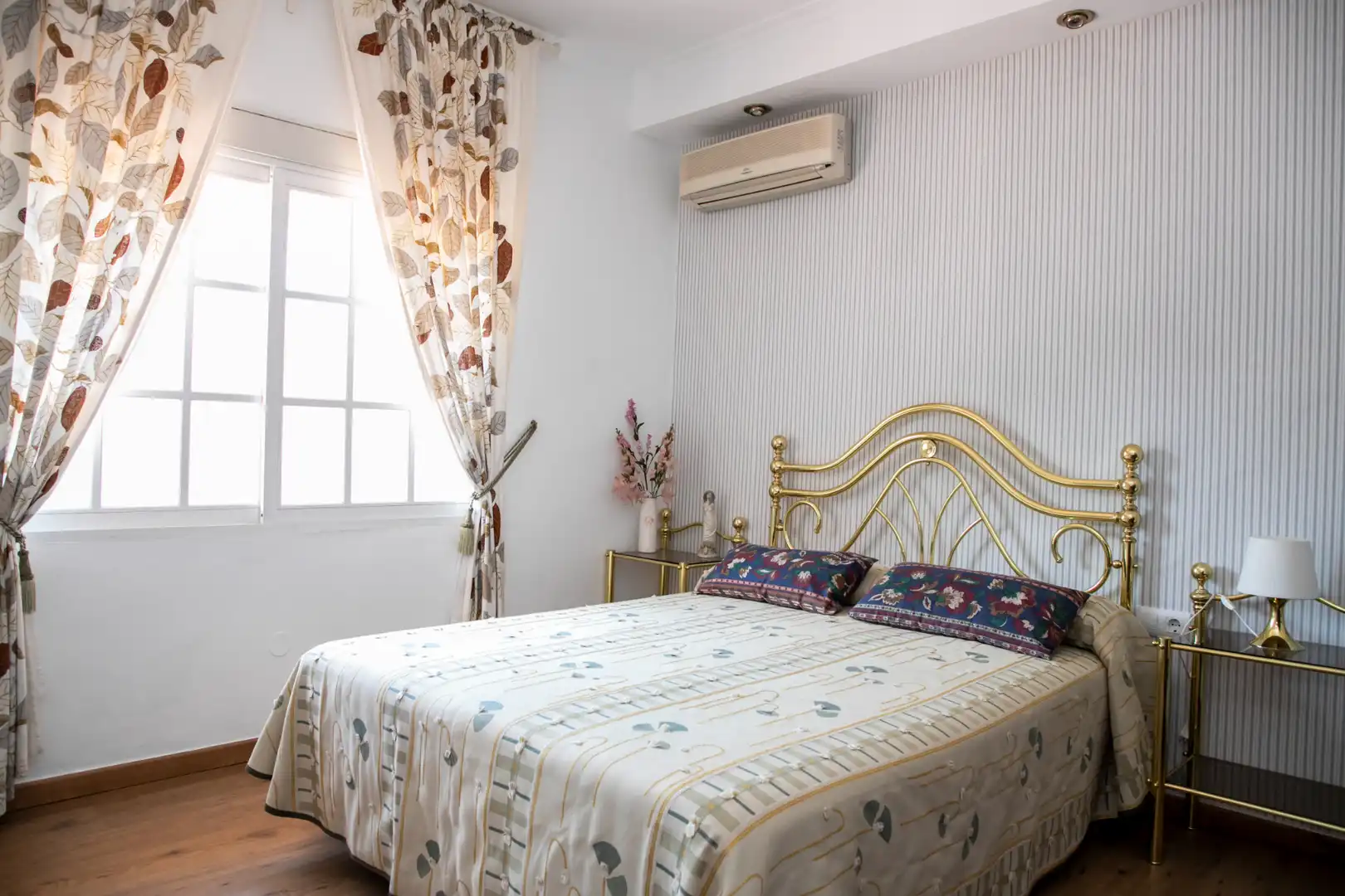 Habitación de Casa o chalet en venta en Castilleja de la Cuesta con Aire acondicionado, Calefacción y Jardín privado