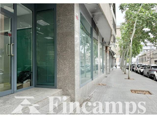 Local comercial en Venta en Calle Viladomat en Gràcia