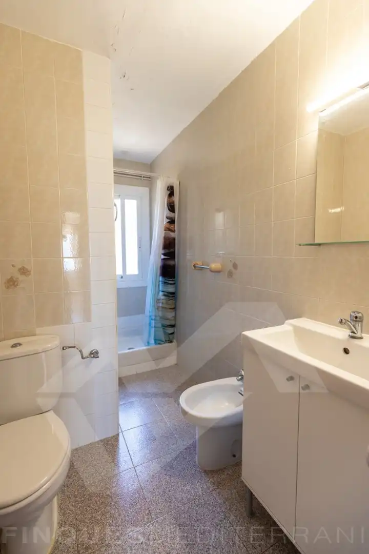 Badezimmer von Wohnung zur Miete in Tarragona mit Klimaanlage, Heizung und Parkett